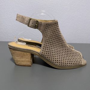 Lucky Brand Bertel Slingback Peep Toe Sandal Perforated Block Heel Womens Sz 9.5